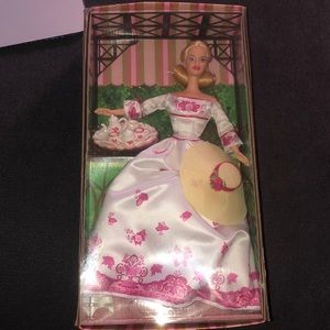VICTORIAN TEA BARBIE